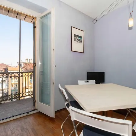Apartment Cernaia Central & Functional Flat